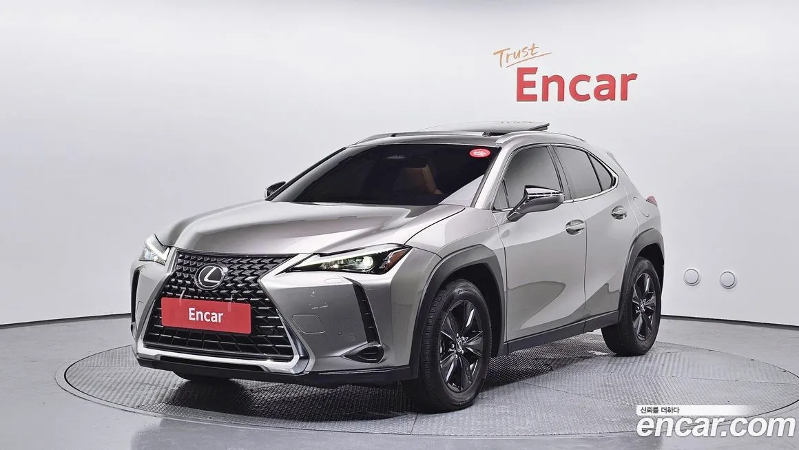 Lexus UX — фото 1