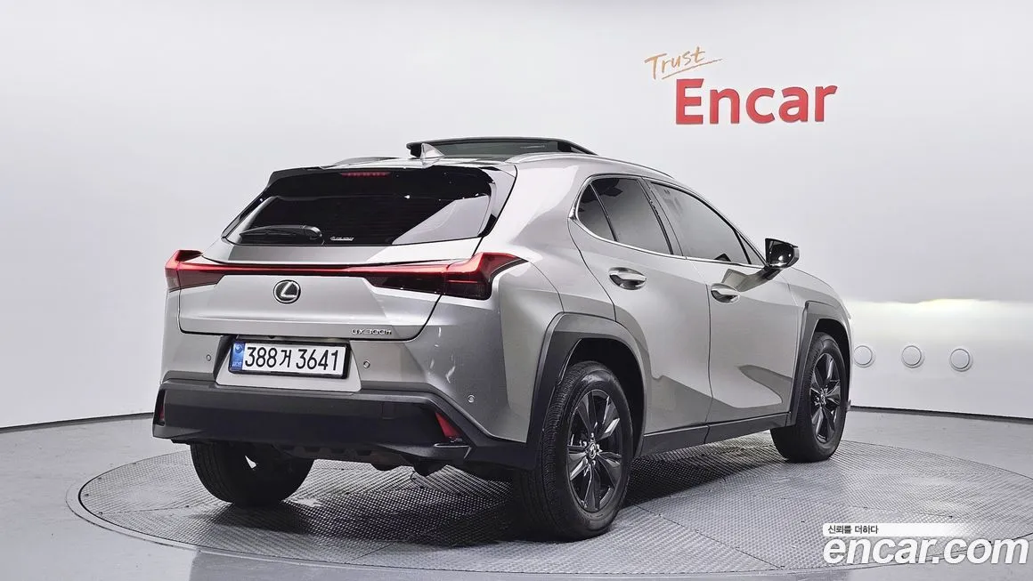 Lexus UX — фото 2