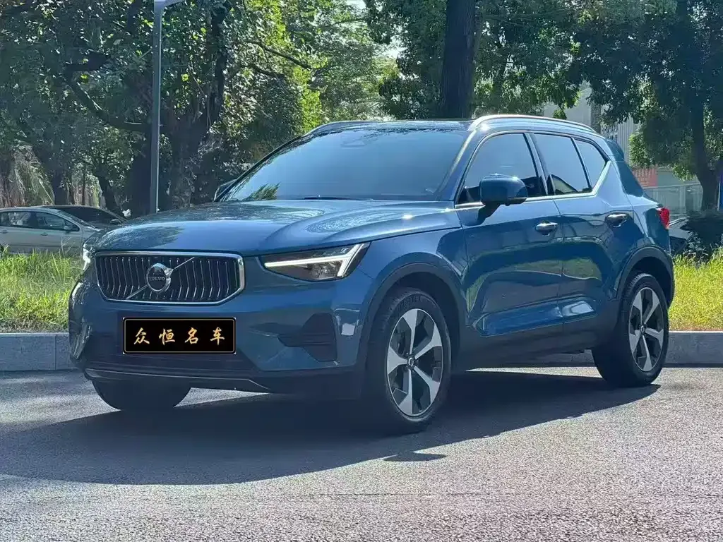 Volvo XC40 — фото 1