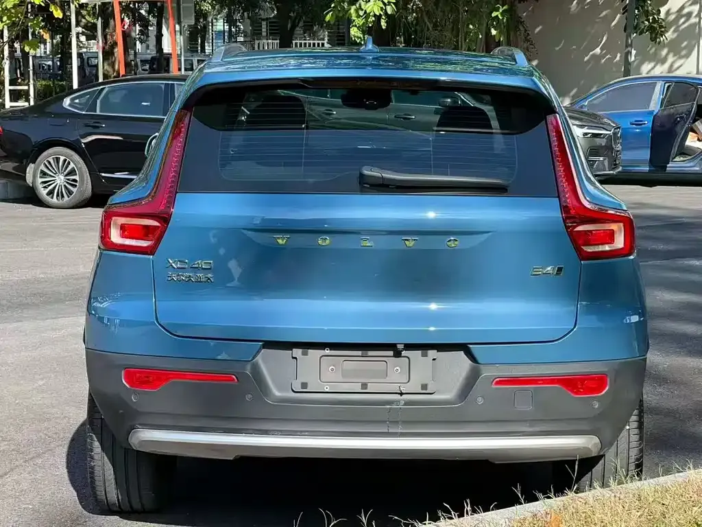 Volvo XC40 — фото 8