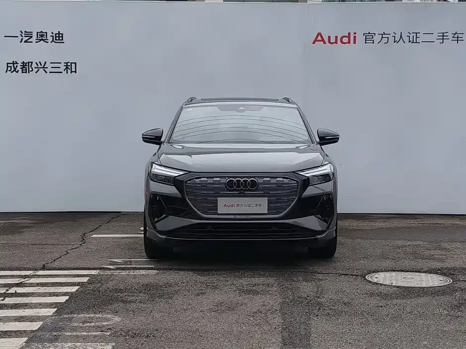 Audi Q4 e-tron — фото 2
