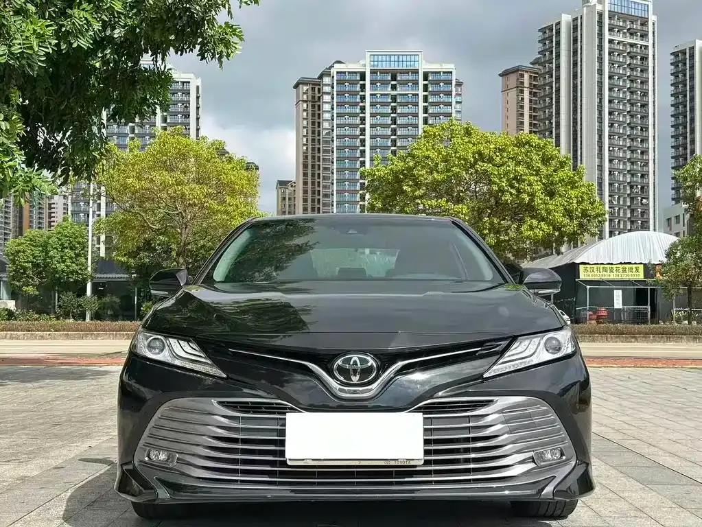 Toyota Camry — фото 2