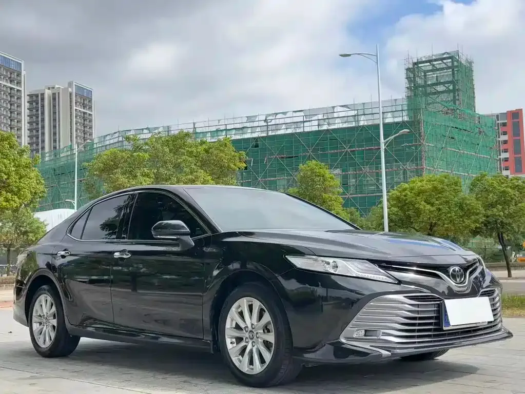 Toyota Camry — фото 3
