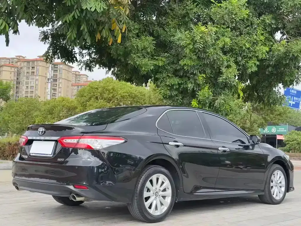 Toyota Camry — фото 9