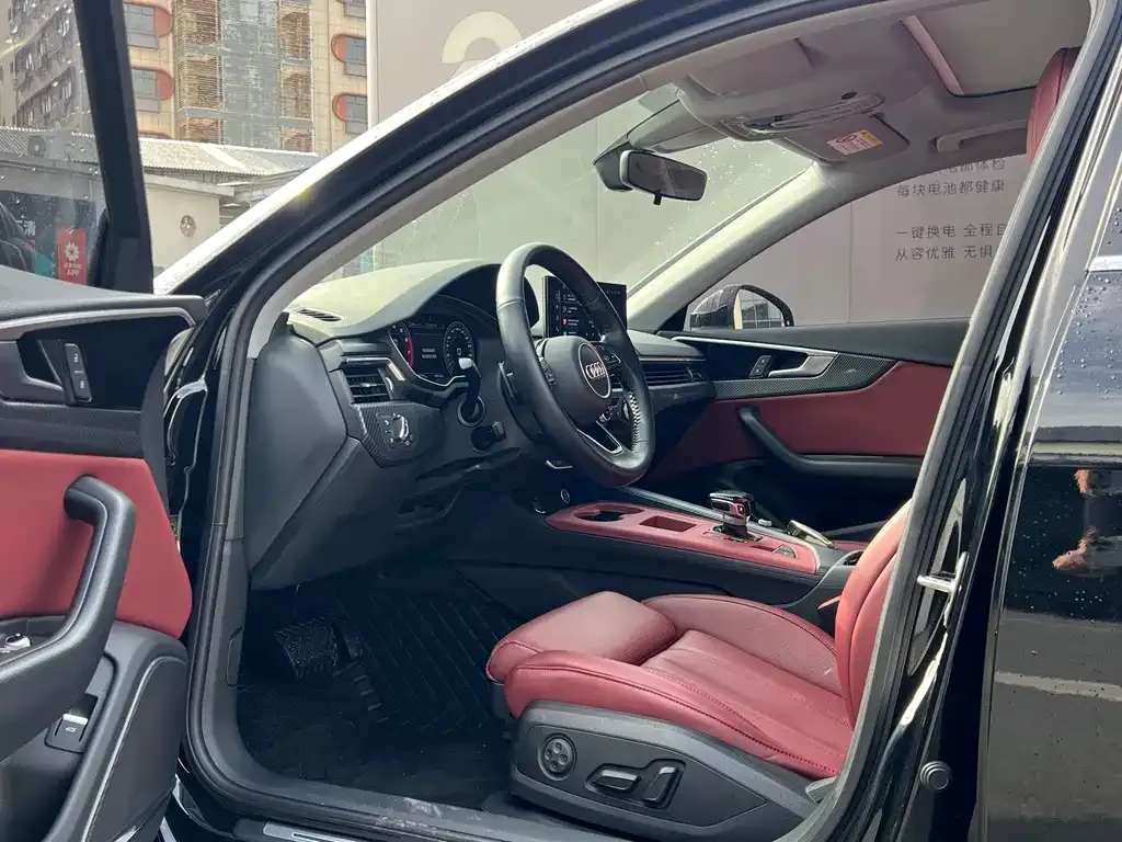 Audi A4L 2021 из CN, фото 4