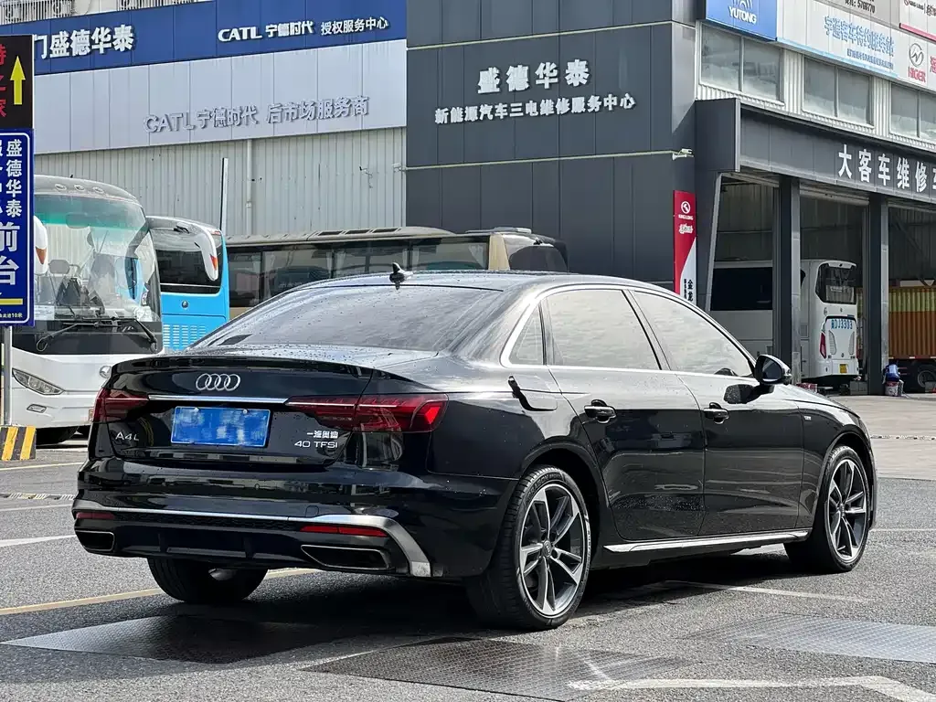 Audi A4L 2021 из CN, фото 7