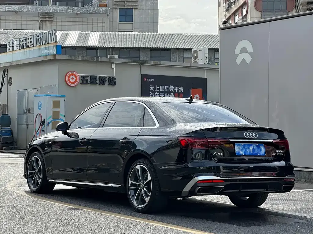 Audi A4L 2021 из CN, фото 9