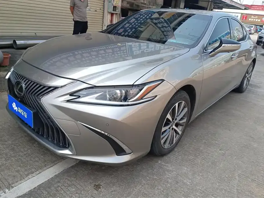 Lexus ES — фото 1