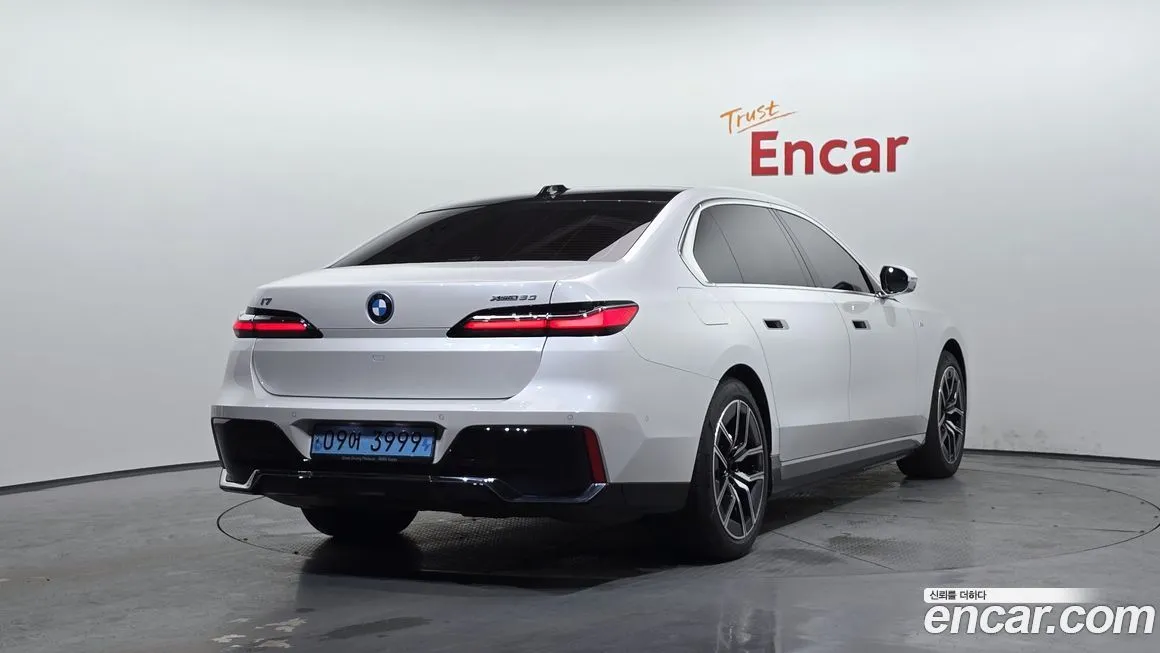 BMW i7 — фото 2