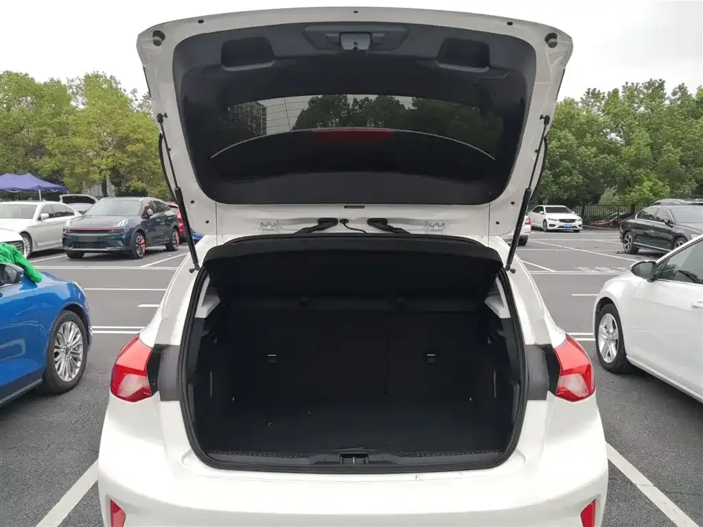Ford Focus Active 2022 из CN, фото 9