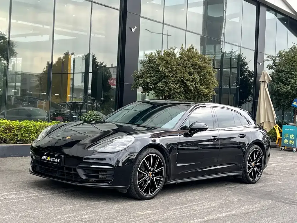 Porsche Panamera — фото 1
