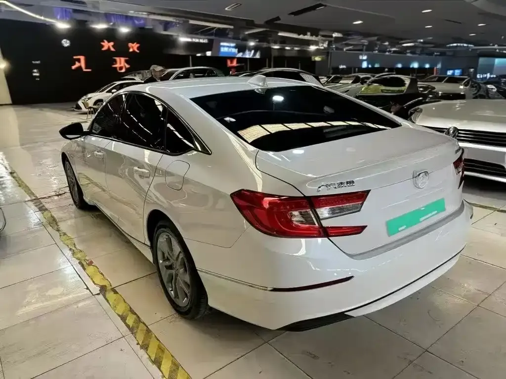 Honda Accord — фото 8