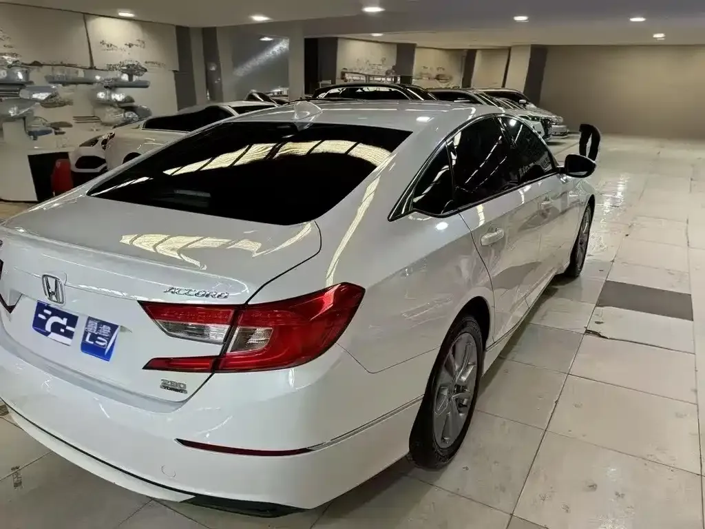 Honda Accord — фото 9