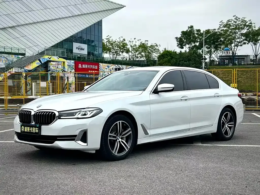 BMW 5 Series — фото 1