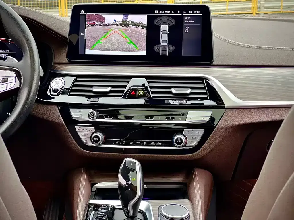 BMW 5 Series — фото 10