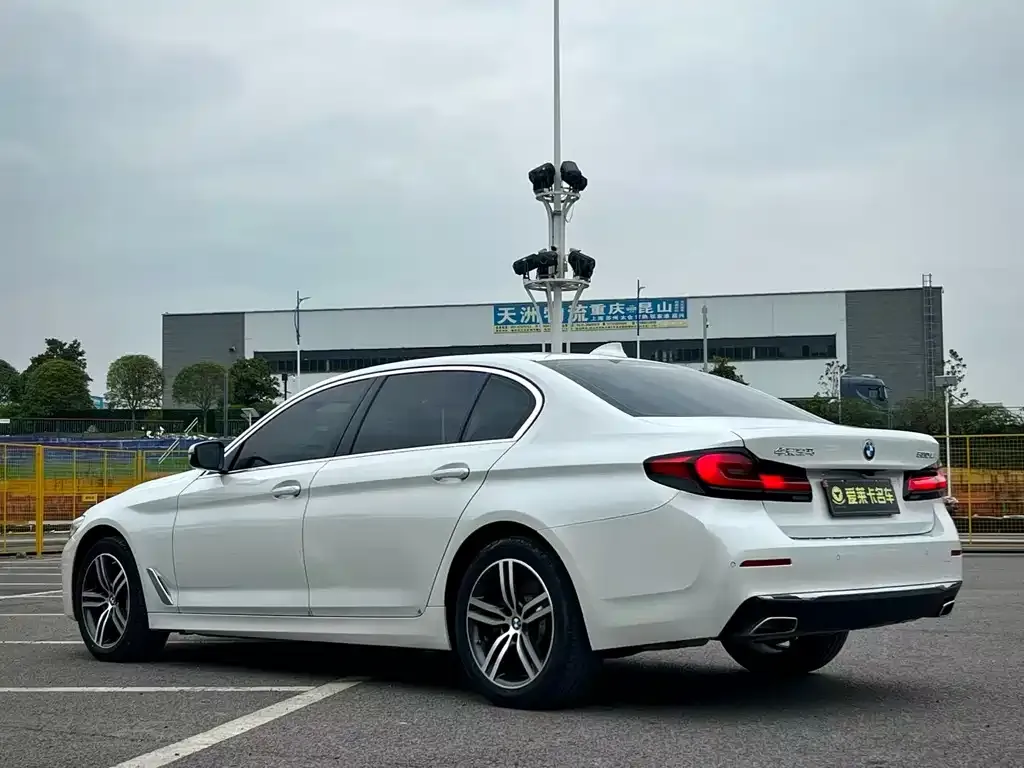 BMW 5 Series — фото 4