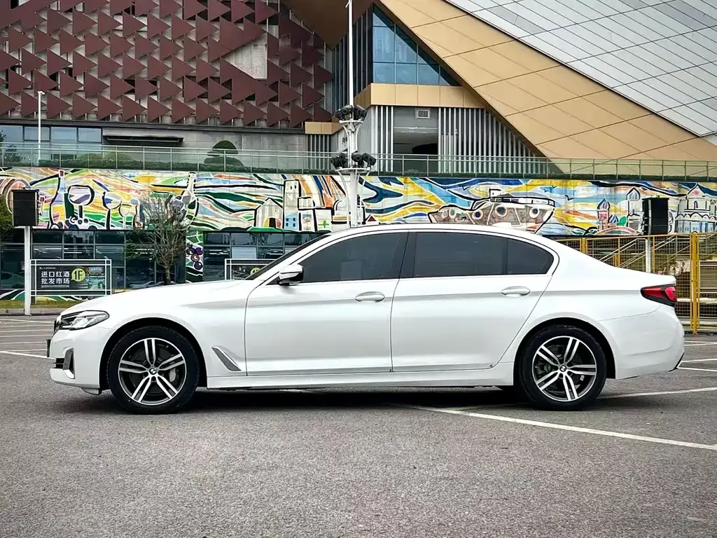 BMW 5 Series — фото 5