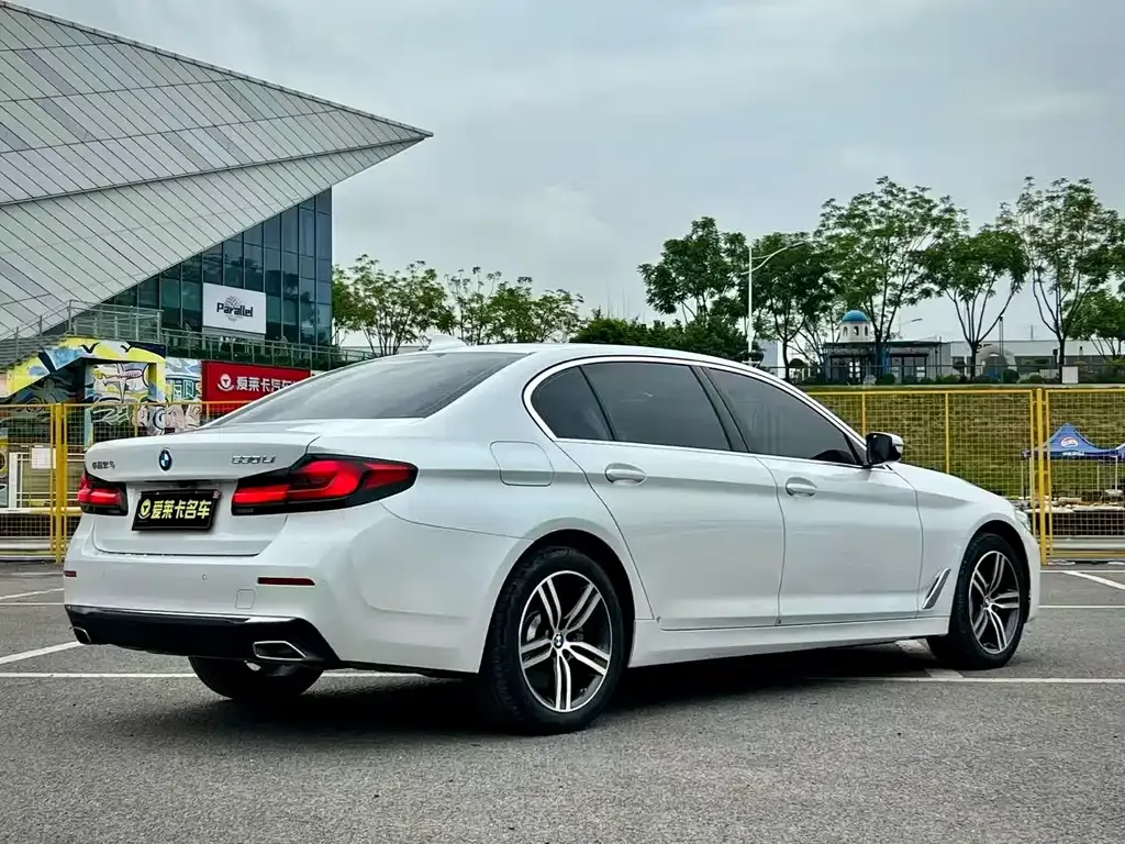 BMW 5 Series — фото 6