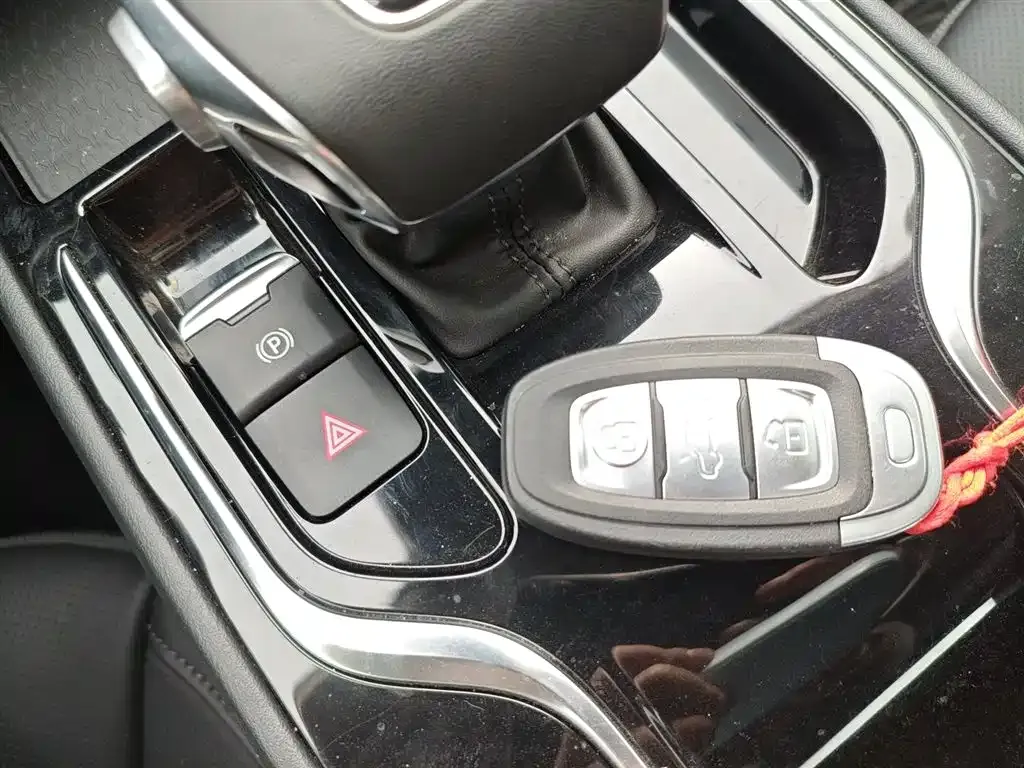 Hongqi E-QM5 — фото 9