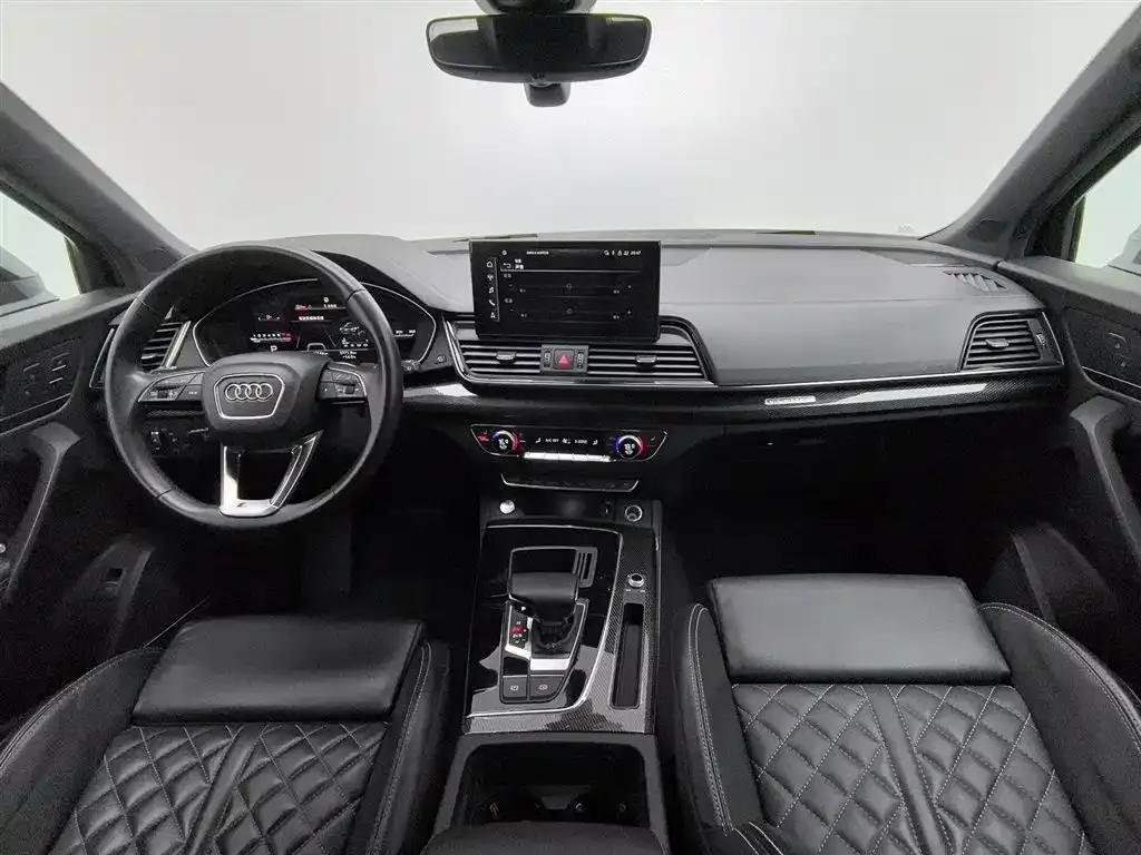 Audi Q5L Sportback — фото 5