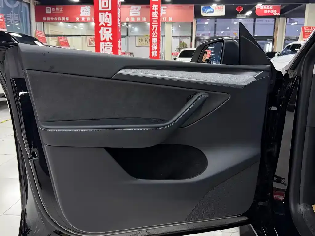 Tesla Model Y 2024 из CN, фото 9