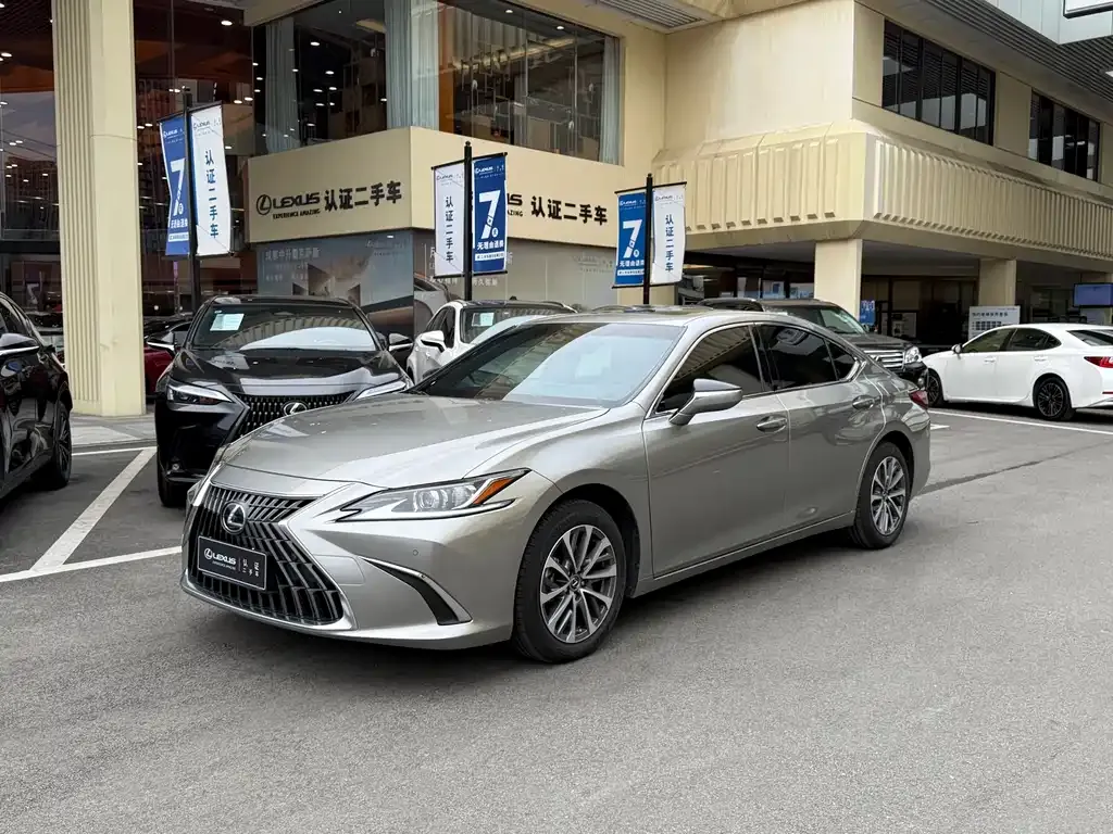 Lexus ES — фото 1
