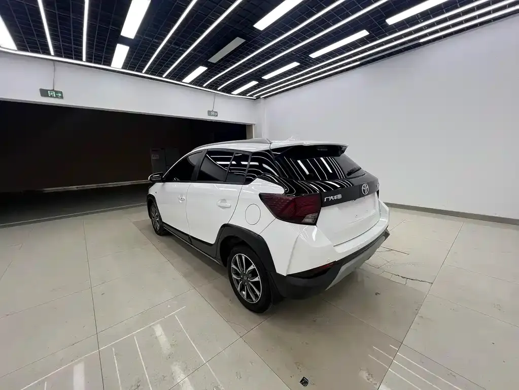 Toyota Yaris L — фото 4