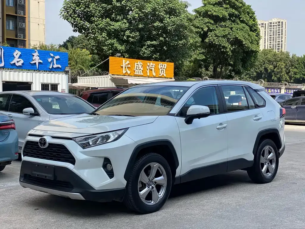 Toyota RAV4 2023 из CN, фото 1