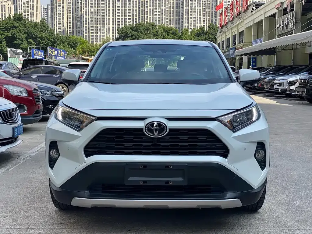 Toyota RAV4 2023 из CN, фото 2