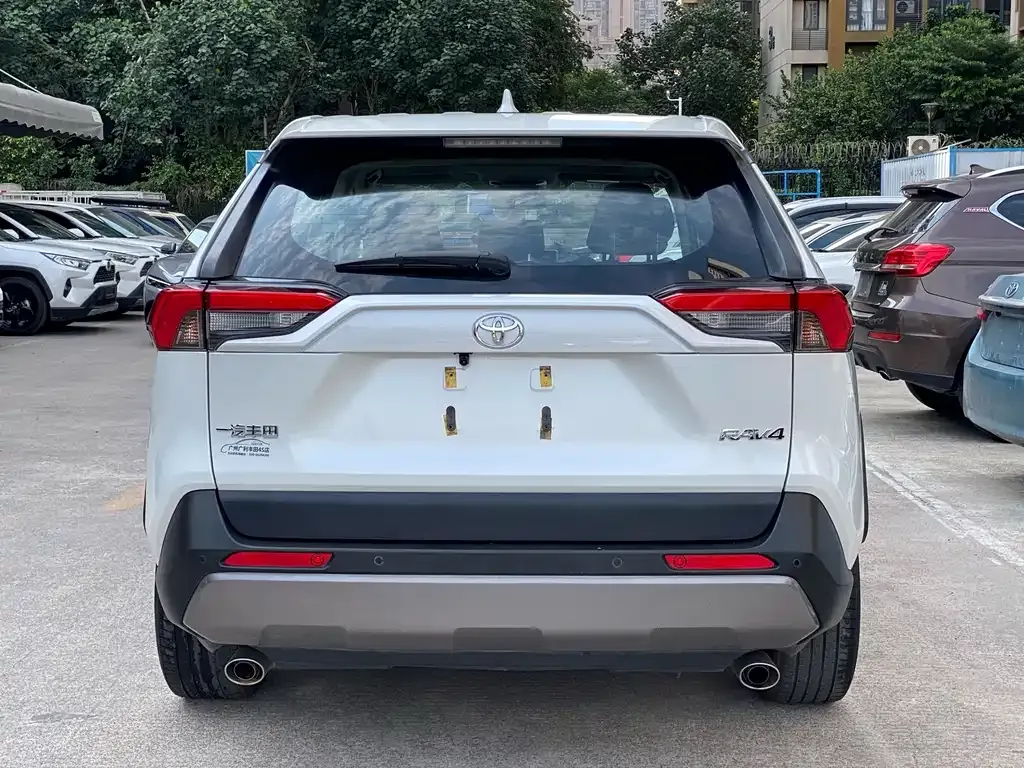 Toyota RAV4 2023 из CN, фото 5