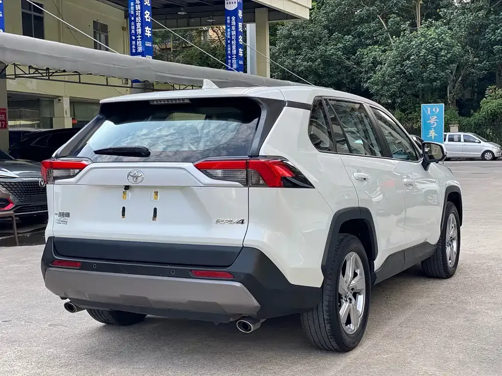 Toyota RAV4 2023 из CN, фото 6