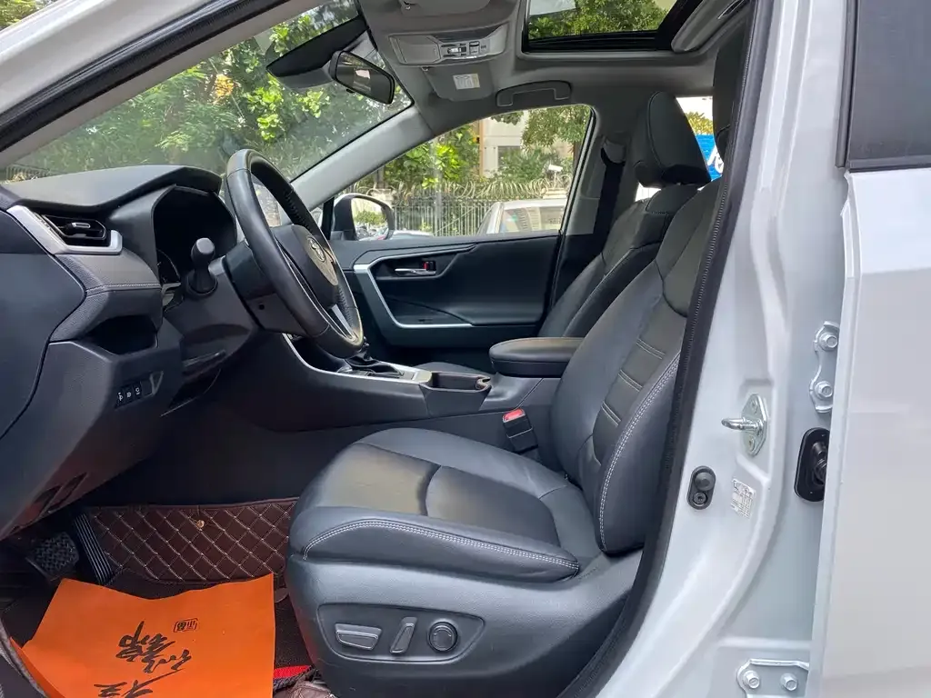 Toyota RAV4 2023 из CN, фото 8