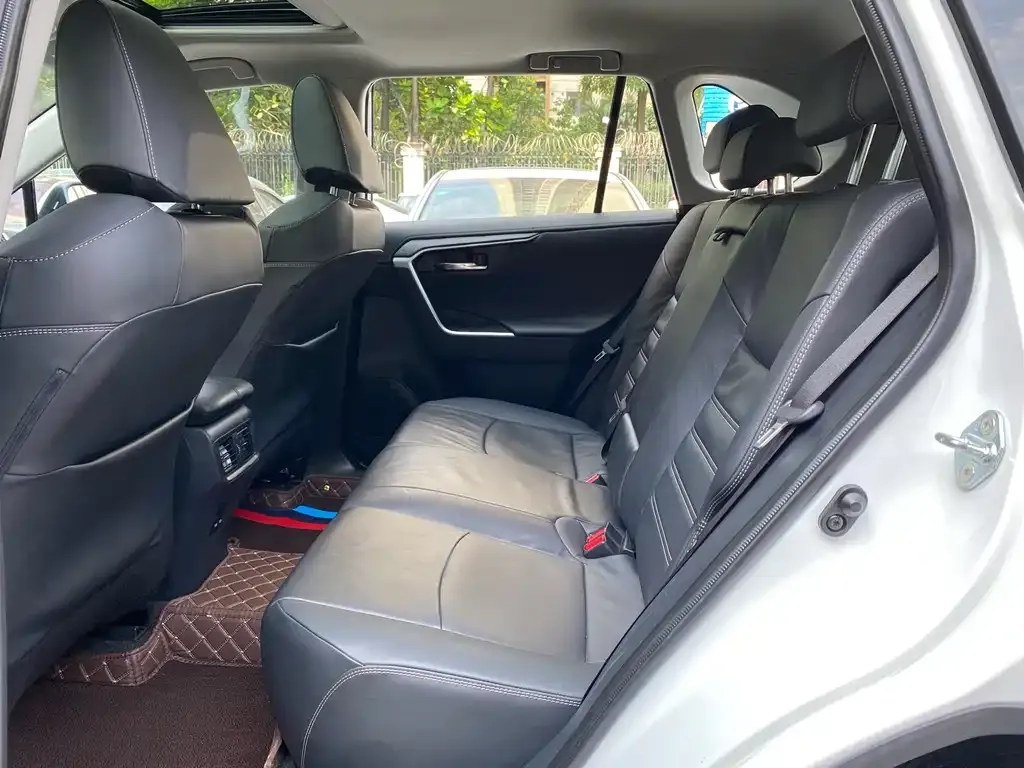 Toyota RAV4 2023 из CN, фото 9
