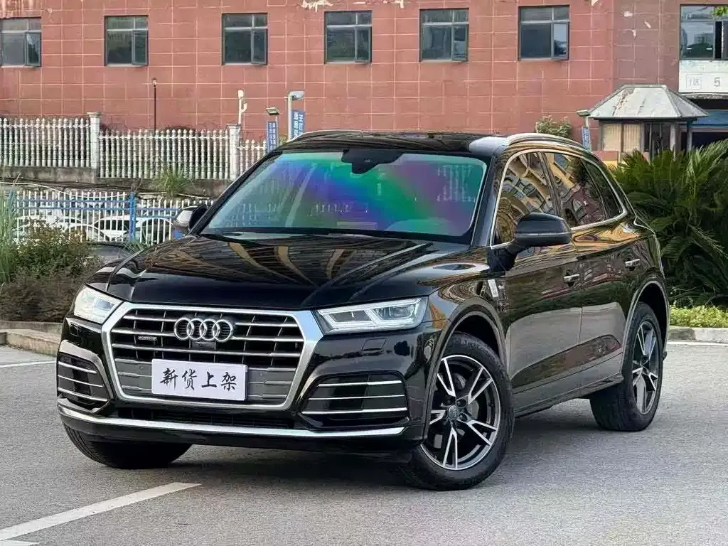 Audi Q5L — фото 1