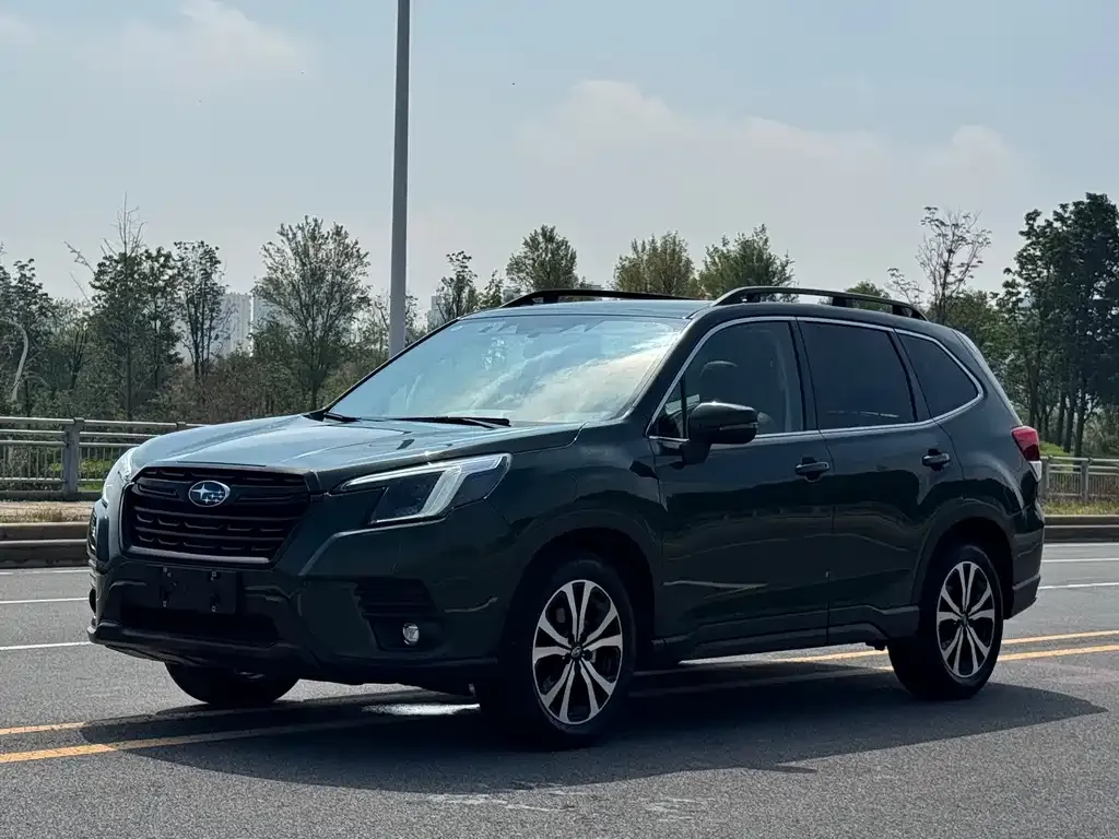 Subaru Forester — фото 1