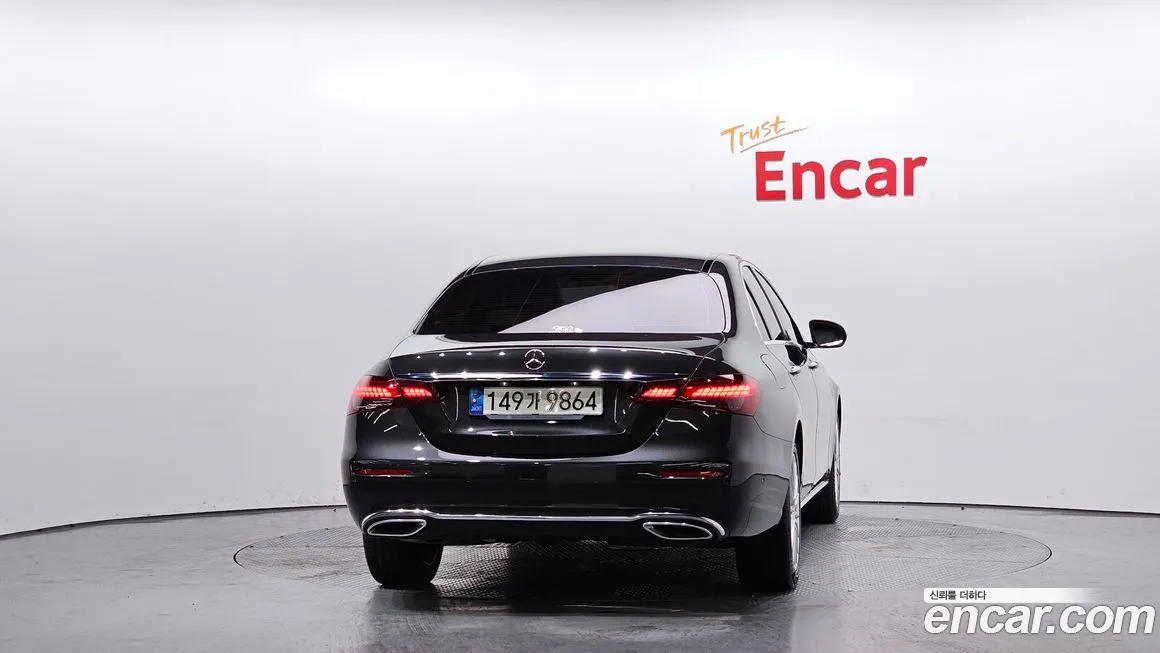 Mercedes-Benz E-Class — фото 4