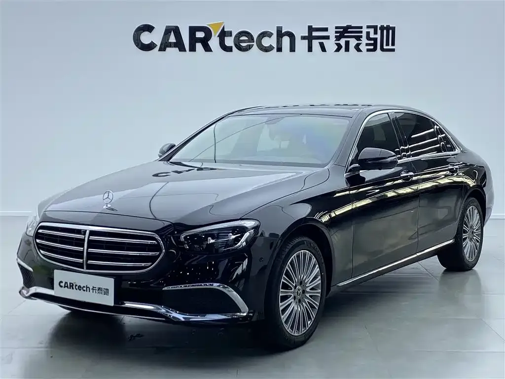 Mercedes-Benz E-Class — фото 1