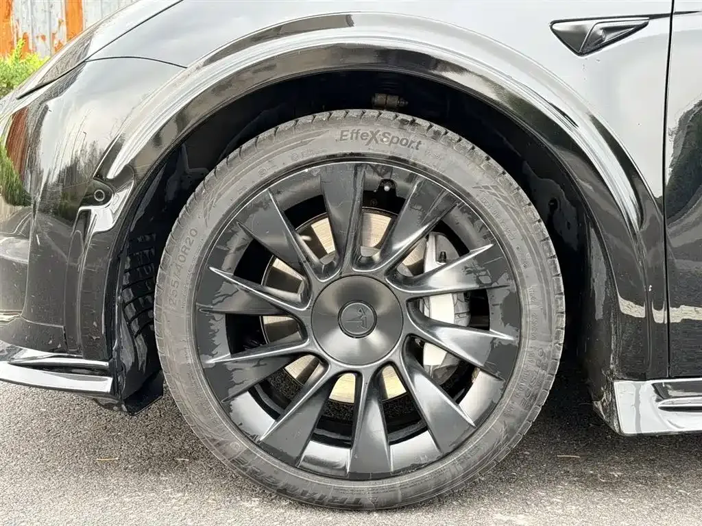 Tesla Model Y — фото 9