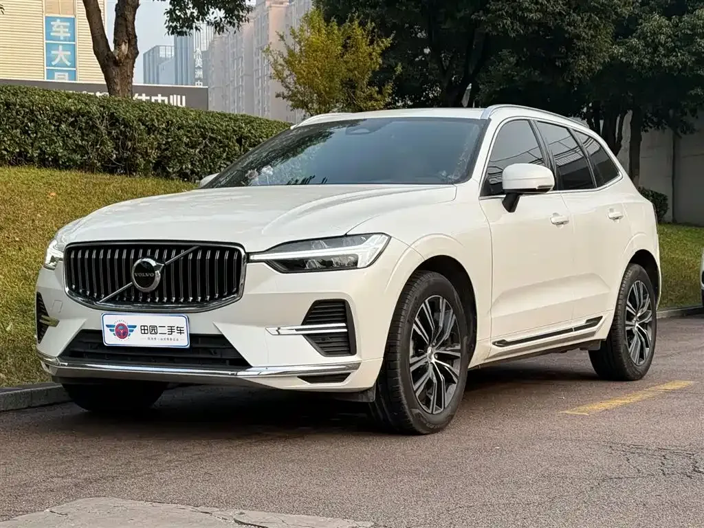 Volvo XC60 — фото 1