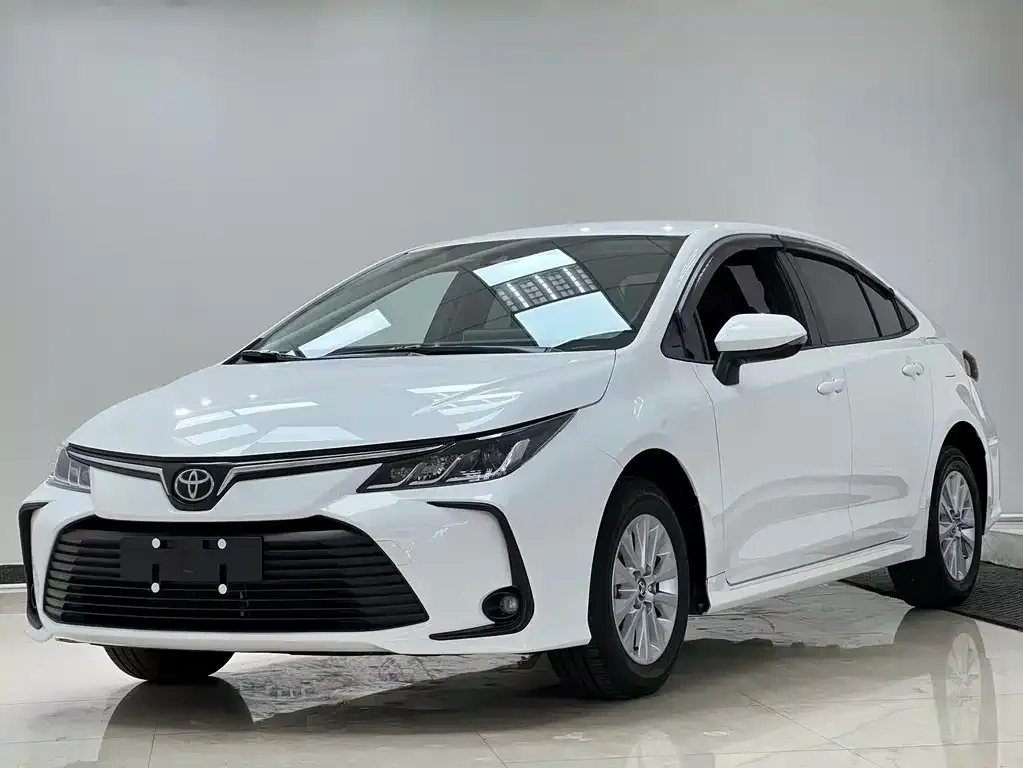 Toyota Corolla — фото 1
