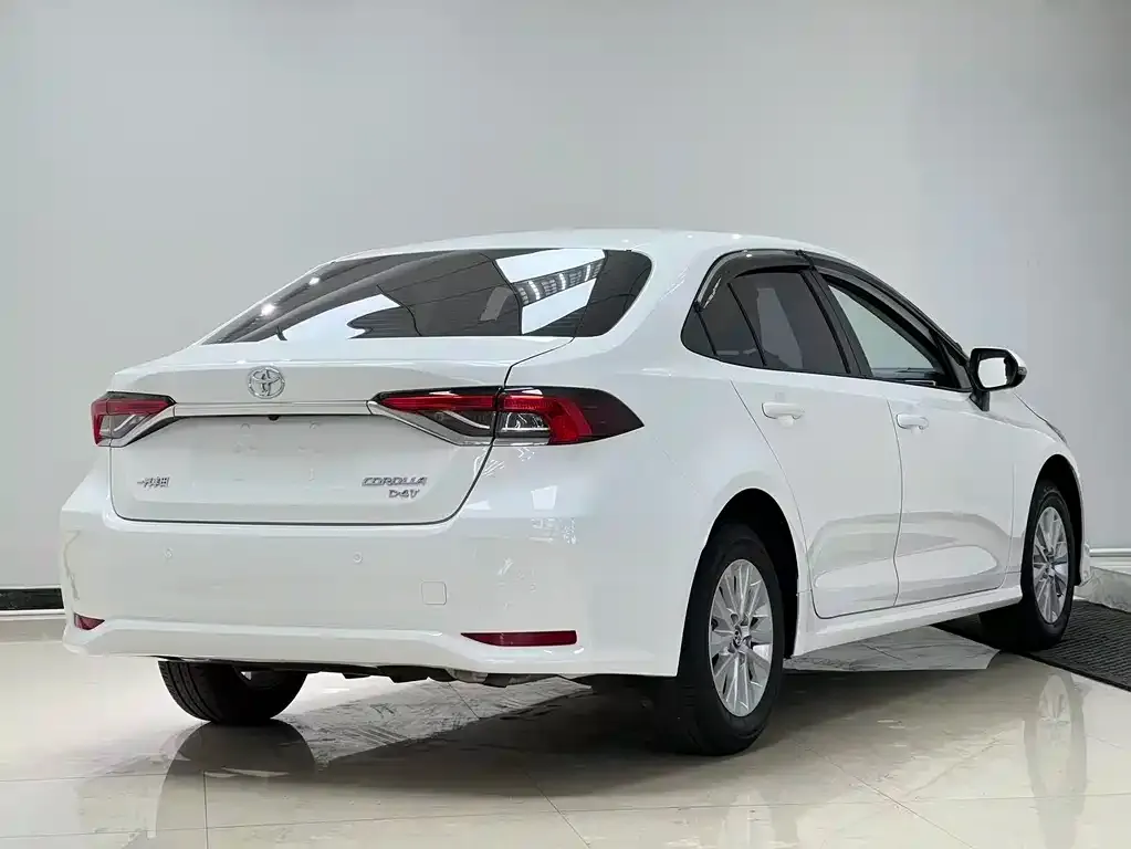 Toyota Corolla — фото 4