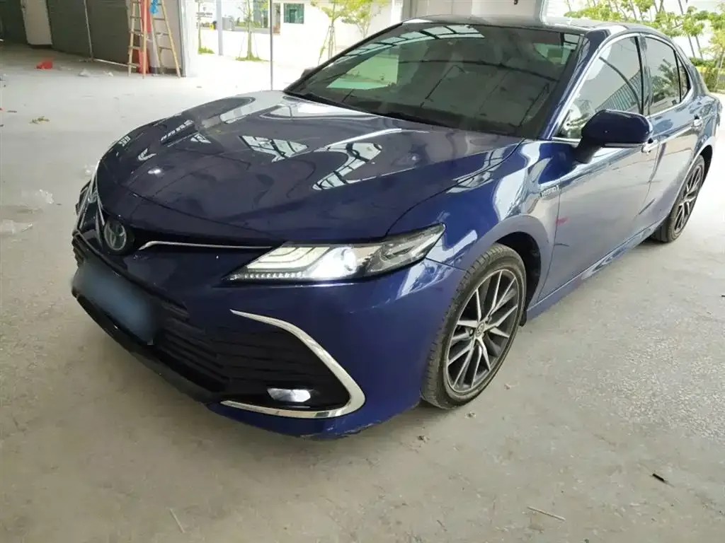 Toyota Camry — фото 1