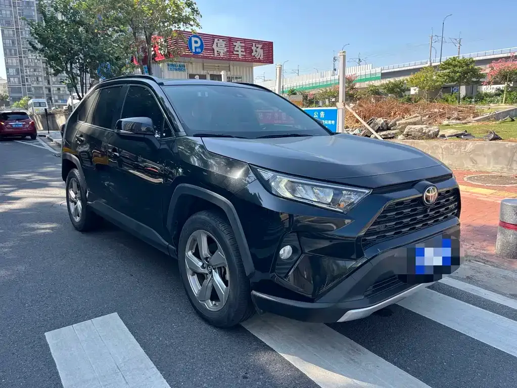 Toyota RAV4 — фото 2