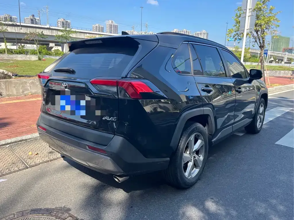Toyota RAV4 — фото 3