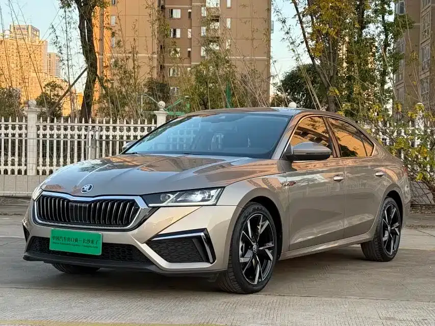 Skoda Octavia — фото 2