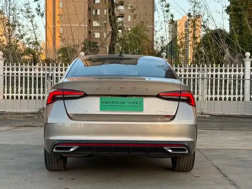 Skoda Octavia — фото 5