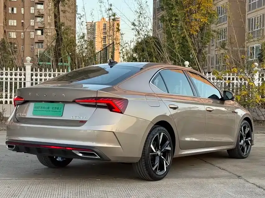 Skoda Octavia — фото 6