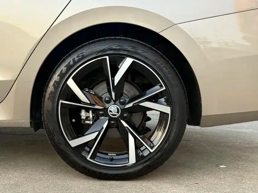 Skoda Octavia — фото 7