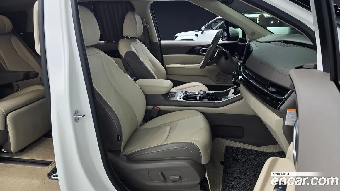 Kia Carnival — фото 10