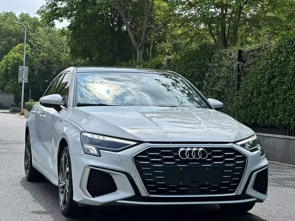 Audi A3 2023 из CN, фото 2